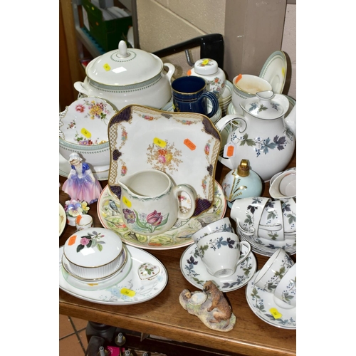 766 - A GROUP OF MIXED CERAMIC ITEMS ETC, to including Royal Doulton Burgundy tea wares comprising a teapo... 