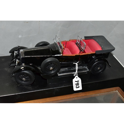 793 - A BOXED KYOSHO DIE-CAST MODEL ROLLS ROYCE PHANTOM 1, black, in 1:18 scale, steering wheel turns the ... 