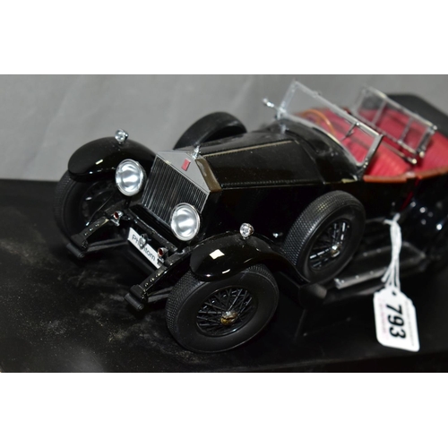 793 - A BOXED KYOSHO DIE-CAST MODEL ROLLS ROYCE PHANTOM 1, black, in 1:18 scale, steering wheel turns the ... 