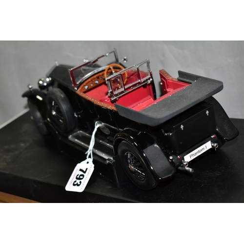 793 - A BOXED KYOSHO DIE-CAST MODEL ROLLS ROYCE PHANTOM 1, black, in 1:18 scale, steering wheel turns the ... 