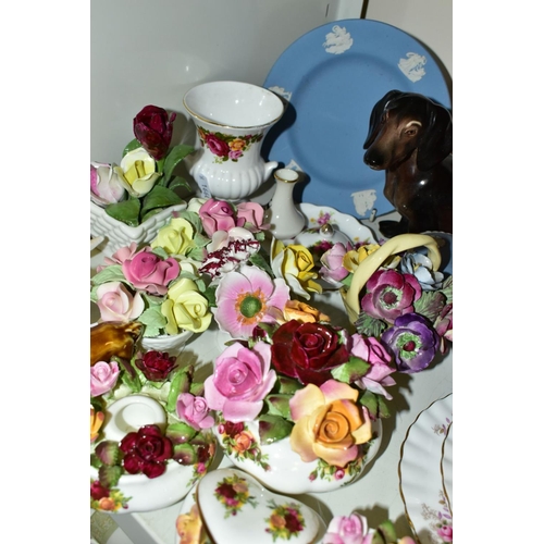 847 - A GROUP OF CERAMIC ORNAMENTS, to include five Royal Albert Old Country Roses modelled posy ornaments... 