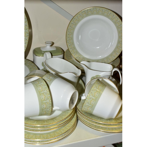 850 - A THIRTY SIX PIECE ROYAL DOULTON 'SONNET' H5012 DINNER SERVICE, comprising a gravy boat with stand, ... 