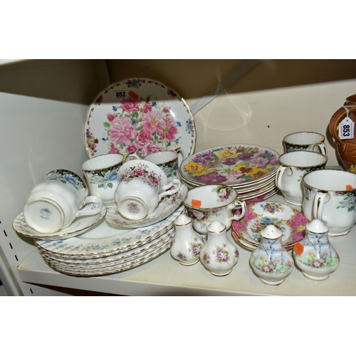 852 - A GROUP OF ASSORTED ROYAL ALBERT CERAMICS, comprising six Memory Lane dinner plates and a saucer, si... 