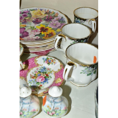 852 - A GROUP OF ASSORTED ROYAL ALBERT CERAMICS, comprising six Memory Lane dinner plates and a saucer, si... 