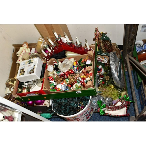 856 - FOUR BOXES AND LOOSE CHRISTMAS DECORATIONS, mainly late twentieth century and contemporary items, to... 