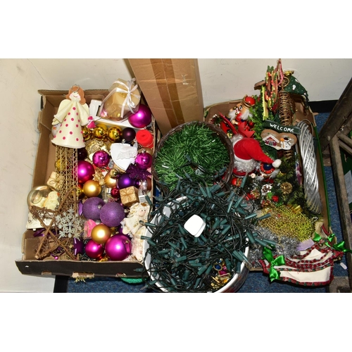 856 - FOUR BOXES AND LOOSE CHRISTMAS DECORATIONS, mainly late twentieth century and contemporary items, to... 