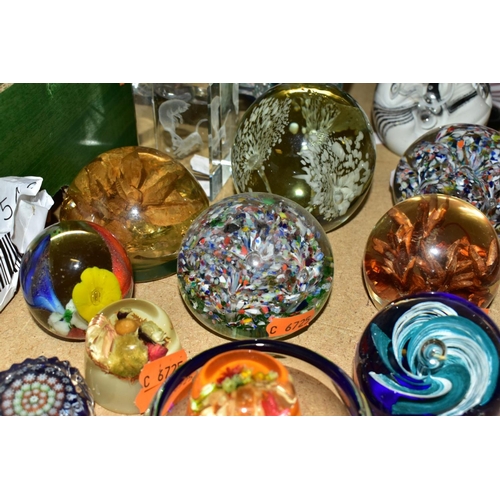 860 - A GROUP OF PAPERWEIGHTS AND DECORATIVE GLASSWARES, to include a pastel pink, blue and green art glas... 