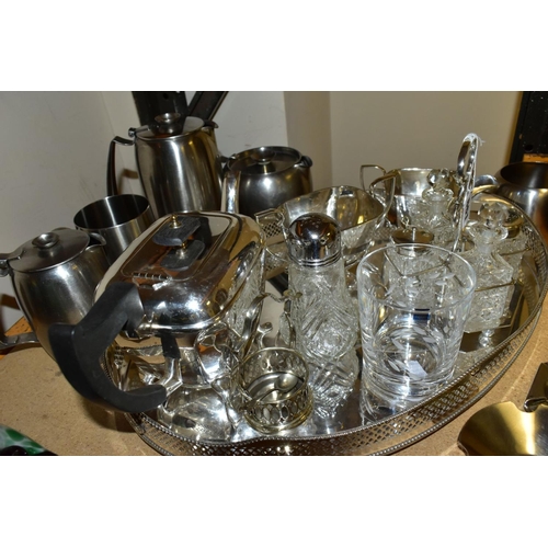 861 - A GROUP OF PLATED AND OTHER METALWARES, to include an unmarked plated tea set with tray, an Old Hall... 