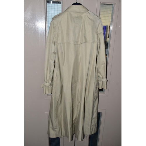 966 - A LADIES DOUBLE BREASTED BURBERRY THREE QUARTER LENGTH TRENCH COAT, khaki / stone outer with traditi... 