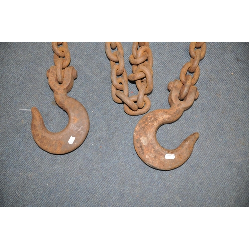 1235 - AN ANTIQUE IRON CHAIN heavy duty iron chain with double hooks (chain length including hooks 13ft)