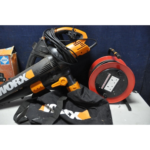 1285 - A WORX LEAF BLOWER with bag and carrying strap (PAT pass and working) along with a 50m extension lea... 