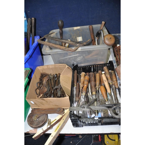 1301 - SIX TRAYS CONTAINING VINTAGE HAND TOOLS including a 8in Coffin Plane, a 6in router plane (no blade),... 