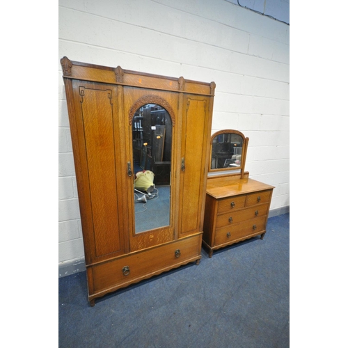 1670 - AN EARLY 20TH CENTURY GOLDEN OAK BEDROOM SUITE, comprising a single door wardrobe, width 118cm x dep... 