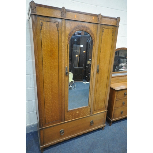 1670 - AN EARLY 20TH CENTURY GOLDEN OAK BEDROOM SUITE, comprising a single door wardrobe, width 118cm x dep... 