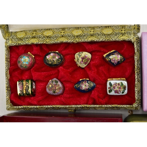 120 - A BOX OF ASSORTED ITEMS, to include a box watch with two ladies fashion wristwatches, a boxed set of... 