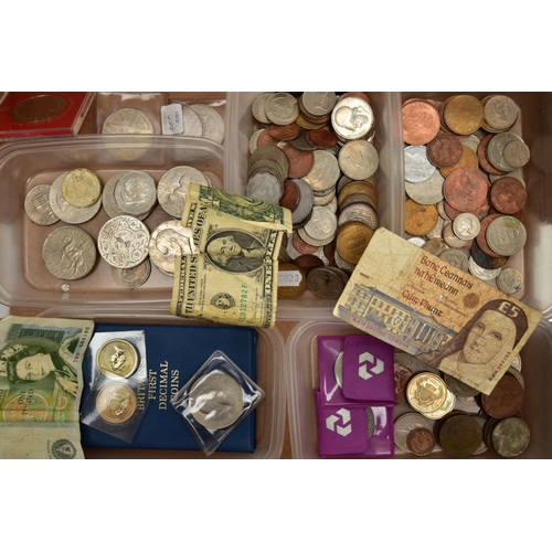 187 - A BOX CONTAINING PLASTIC TRAYS OF MIXED WORLD COINS AND COMMEMORATIVES A 2001 £5 COIN ETC