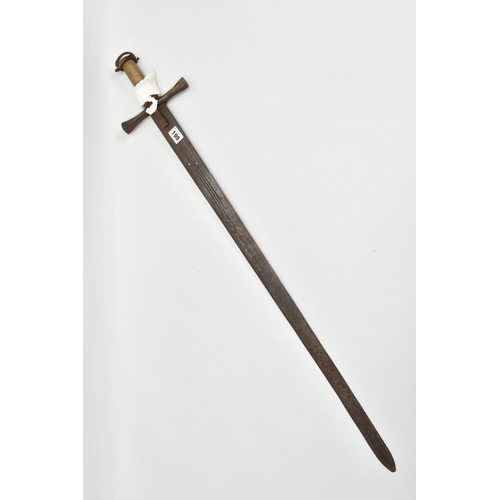 199 - A MEDIEVAL STYLE SWORD, POSSIBLY EUROPEAN IN MANUFACTURE IN THE KASKARAS STYLE, the blade is approxi... 