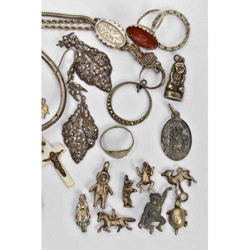 90 - A SILVER PILL BOX AND AN ASSORTMENT OF SILVER AND WHITE METAL JEWELLERY,  a round pill box with engr... 