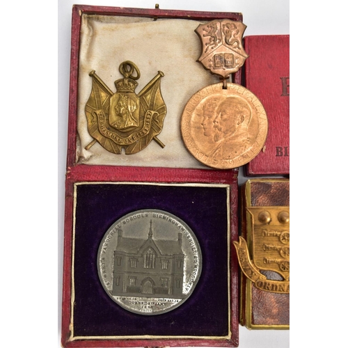 93 - AN ASSORTMENT OF MEDALLIONS AND COINS, to include a silver medallion, signed 'Lozells.s.c snooker ha... 