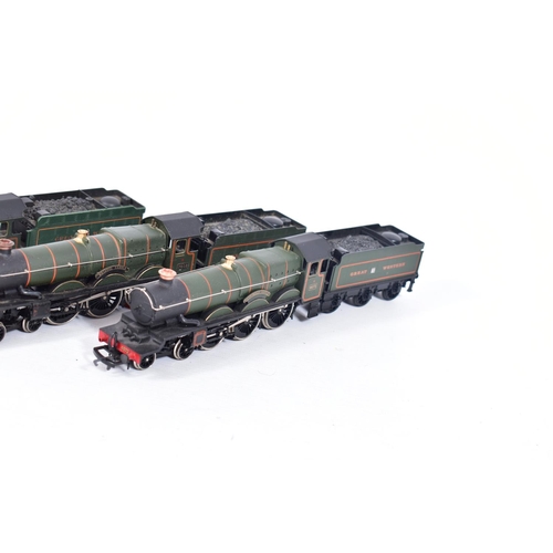 22 - THREE BOXED AIRFIX GMR OO GAUGE CASTLE CLASS LOCOMOTIVES, 'Caerphilly Castle' No.4073 (54124), 'Pend... 