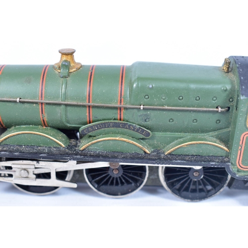 30 - A BOXED HORNBY DUBLO CASTLE CLASS LOCOMOTIVE, 'Cardiff Castle' No.4075, B.R. lined green livery (222... 