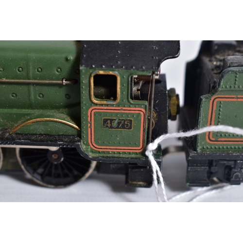 30 - A BOXED HORNBY DUBLO CASTLE CLASS LOCOMOTIVE, 'Cardiff Castle' No.4075, B.R. lined green livery (222... 