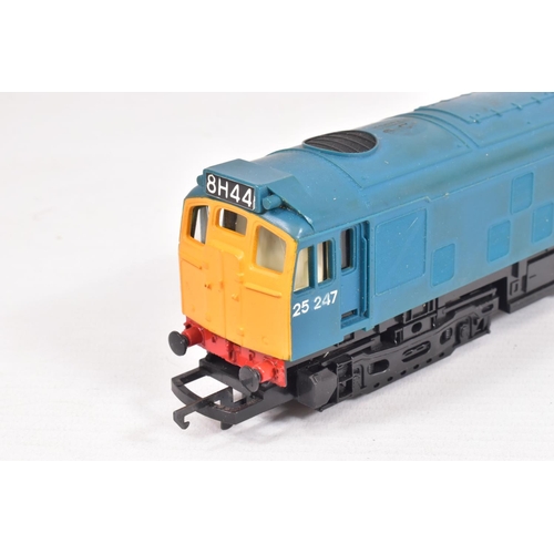 36 - FOUR BOXED HORNBY RAILWAYS OO GAUGE LOCOMOTIVES, class 25 No. 25 247 (R068), class 29 No.29 024 (R08... 