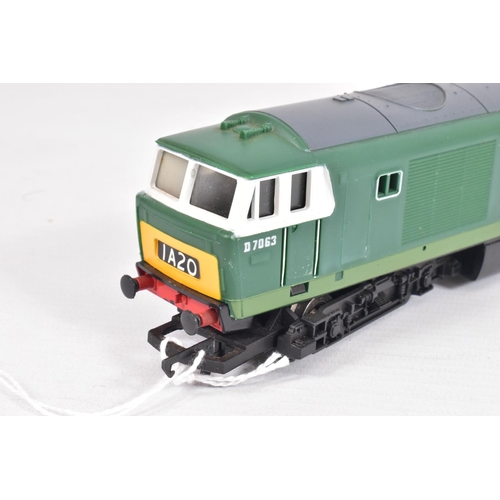 36 - FOUR BOXED HORNBY RAILWAYS OO GAUGE LOCOMOTIVES, class 25 No. 25 247 (R068), class 29 No.29 024 (R08... 