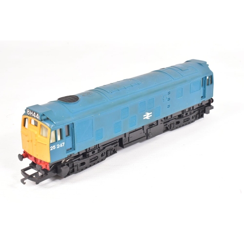 36 - FOUR BOXED HORNBY RAILWAYS OO GAUGE LOCOMOTIVES, class 25 No. 25 247 (R068), class 29 No.29 024 (R08... 