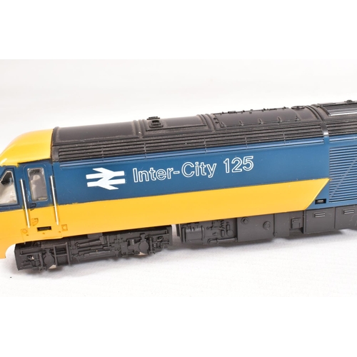 39 - A BOXED HORNBY OO GAUGE INTERCITY 125 HIGH SPEED TRAIN PACK, No.R332, comprising power car No.43010 ... 