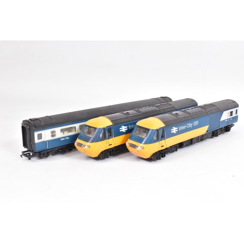 39 - A BOXED HORNBY OO GAUGE INTERCITY 125 HIGH SPEED TRAIN PACK, No.R332, comprising power car No.43010 ... 