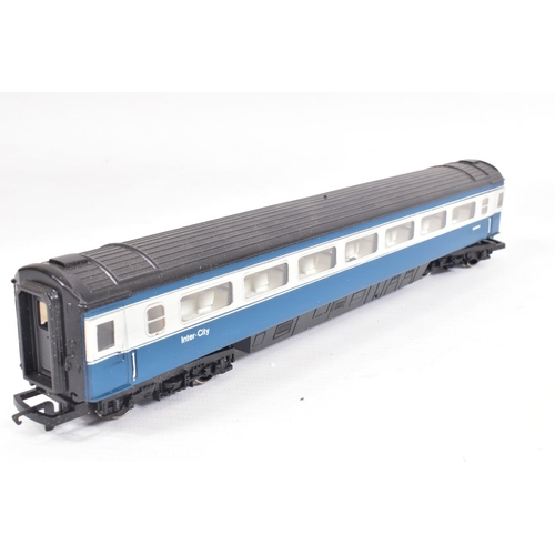 39 - A BOXED HORNBY OO GAUGE INTERCITY 125 HIGH SPEED TRAIN PACK, No.R332, comprising power car No.43010 ... 