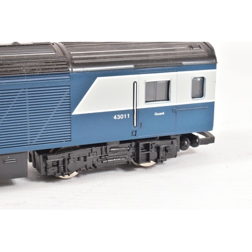 39 - A BOXED HORNBY OO GAUGE INTERCITY 125 HIGH SPEED TRAIN PACK, No.R332, comprising power car No.43010 ... 