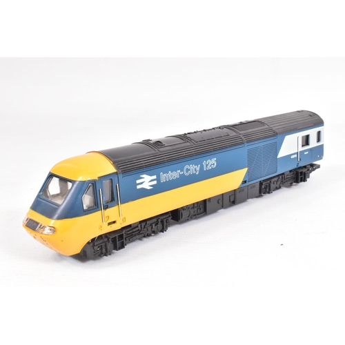 39 - A BOXED HORNBY OO GAUGE INTERCITY 125 HIGH SPEED TRAIN PACK, No.R332, comprising power car No.43010 ... 