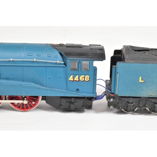 41 - TWO BOXED LILIPUT OO GAUGE LOCOMOTIVES, class A3 'Flying Scotsman' numbers on cab side, replaced by ... 