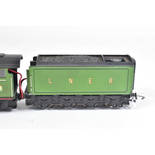 41 - TWO BOXED LILIPUT OO GAUGE LOCOMOTIVES, class A3 'Flying Scotsman' numbers on cab side, replaced by ... 