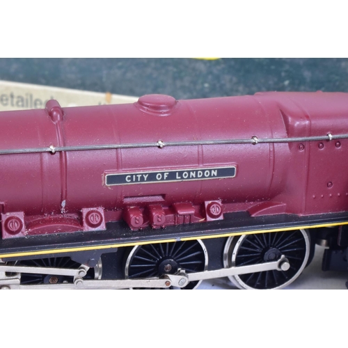 42 - A BOXED TRI-ANG WRENN OO GAUGE DUCHESS CLASS LOCOMOTIVE, 'City of London' No.46245, B.R. maroon live... 