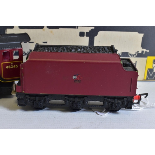 47 - A BOXED WRENN OO GAUGE DUCHESS CLASS LOCOMOTIVE, 'City of London' No.46245, B.R. maroon livery (W222... 