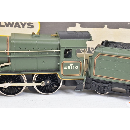 48 - A BOXED WRENN OO GAUGE ROYAL SCOT CLASS LOCOMOTIVE, 'Grenadier Guardsman' No.46110, B.R. green liver... 