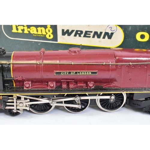 52 - A BOXED TRI-ANG WRENN OO GAUGE DUCHESS CLASS LOCOMOTIVE, 'City of London' No.6245, L.M.S. maroon liv... 