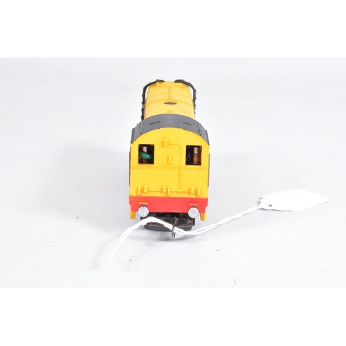 53 - A BOXED WRENN OO GAUGE CLASS 08 SHUNTER, Dunlop yellow livery (W2243), missing Dunlop decal from one... 