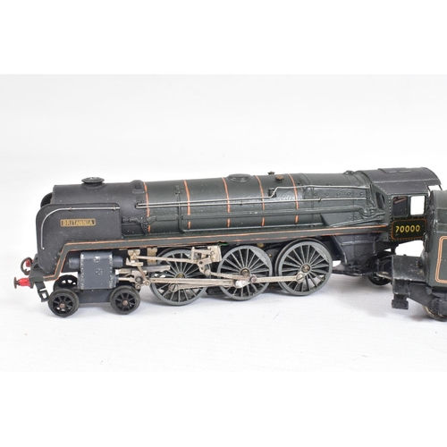 59 - A BOXED TRIX HO GAUGE BRITANNIA CLASS LOCOMOTIVE, 'Britannia' No.70000, B.R. green livery (1109/1110... 