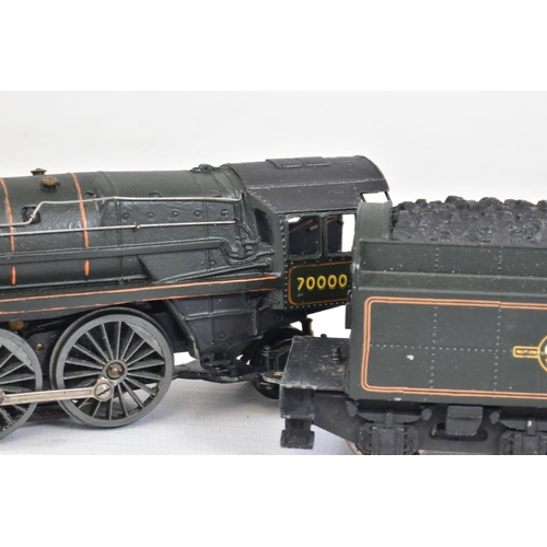 59 - A BOXED TRIX HO GAUGE BRITANNIA CLASS LOCOMOTIVE, 'Britannia' No.70000, B.R. green livery (1109/1110... 