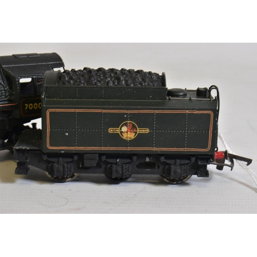 59 - A BOXED TRIX HO GAUGE BRITANNIA CLASS LOCOMOTIVE, 'Britannia' No.70000, B.R. green livery (1109/1110... 