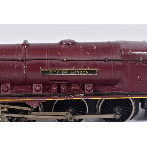 6 - A BOXED HORNBY DUBLO DUCHESS CLASS LOCOMOTIVE, 'City of London' No.46245, B.R. lined maroon livery (... 