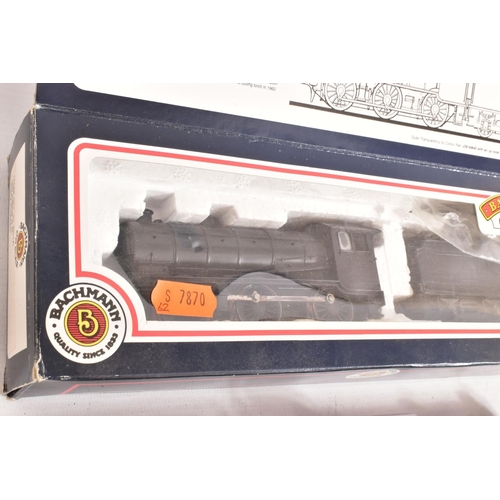 62 - TWO BOXED BACHMANN OO GAUGE LOCOMOTIVES, unnumbered class J39, plain black livery (ex No.64958?) (31... 