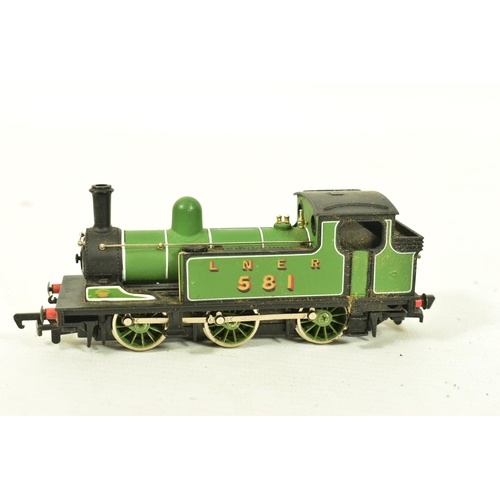 102 - FOUR BOXED MAINLINE OO GAUGE TANK LOCOMOTIVES, 3 x class J72 no.581, L.N.E.R. green livery (37 054) ... 