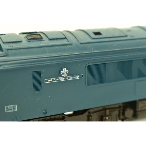 103 - THREE BOXED MAINLINE OO GAUGE LOCOMOTIVES, 2 x class 45 Peak 'The Manchester Regiment' No. 45 039 (3... 