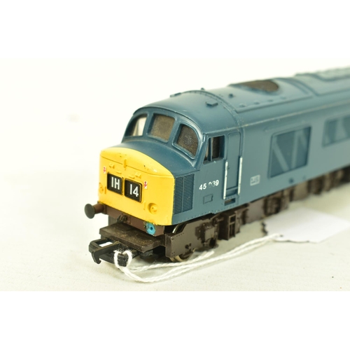 103 - THREE BOXED MAINLINE OO GAUGE LOCOMOTIVES, 2 x class 45 Peak 'The Manchester Regiment' No. 45 039 (3... 