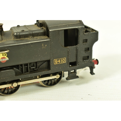 66 - FOUR BOXED GRAHAM FARISH OO GAUGE CLASS 94XX PANNIER TANK LOCOMOTIVES, all No.9410, two in G.W.R. gr... 